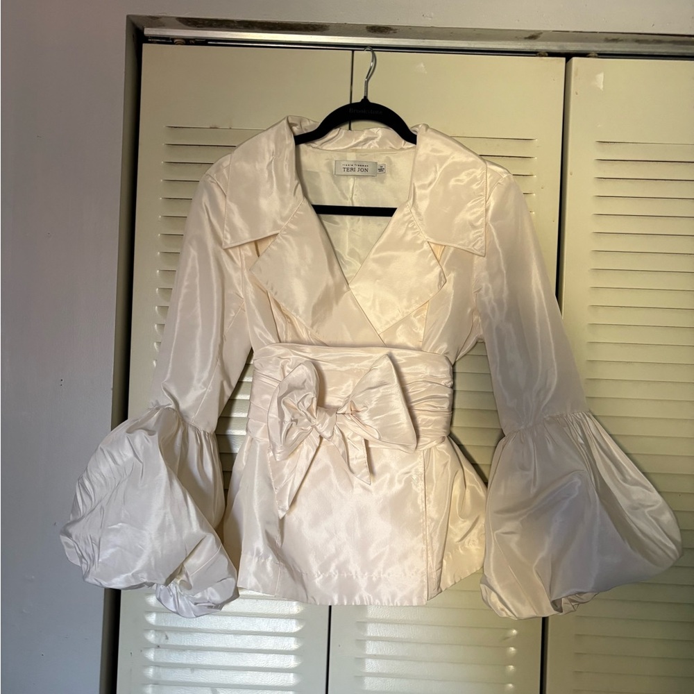 Teri Jon White Ruffled Bell Sleeve Blouse 100%Silk